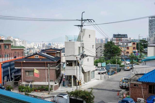 小地块的“极限”延展：狭缝住宅空间-3.jpg