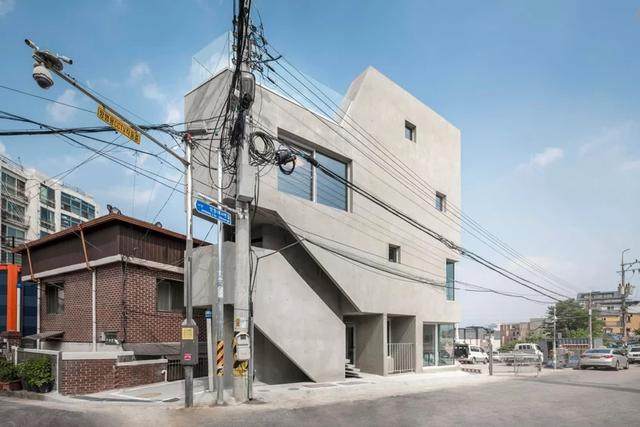 小地块的“极限”延展：狭缝住宅空间-4.jpg