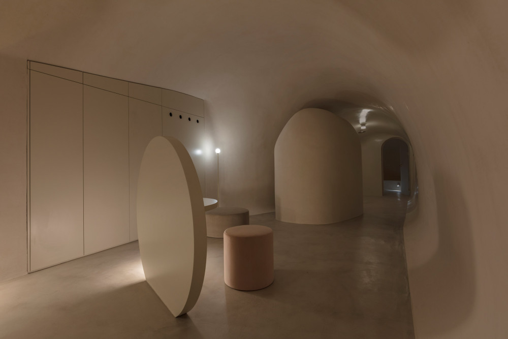 two_holiday_residences_fira_kapsimalis_architects_santorini_greece_dezeen_2364_col_16.jpg