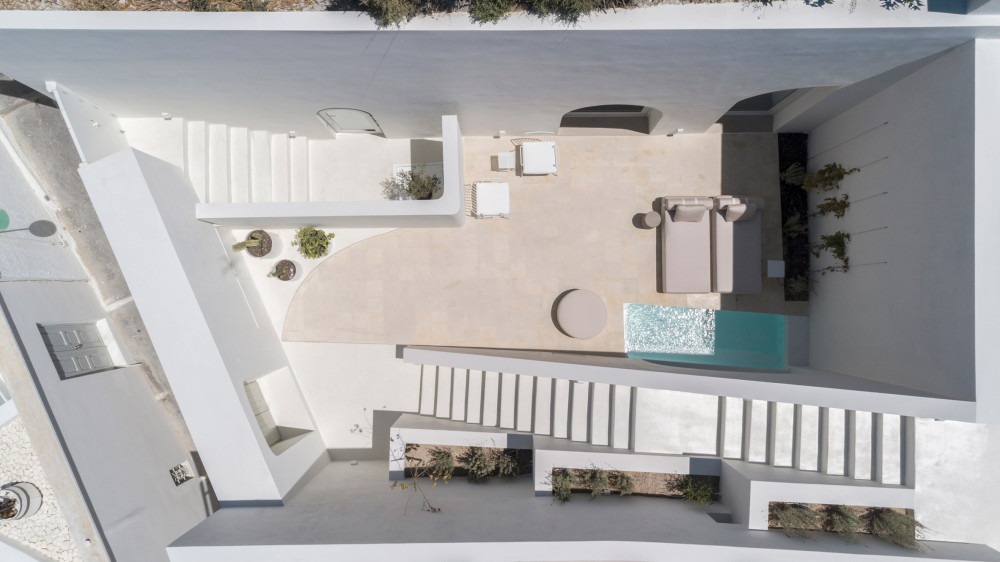 two_holiday_residences_fira_kapsimalis_architects_santorini_greece_dezeen_2364_col_18.jpg