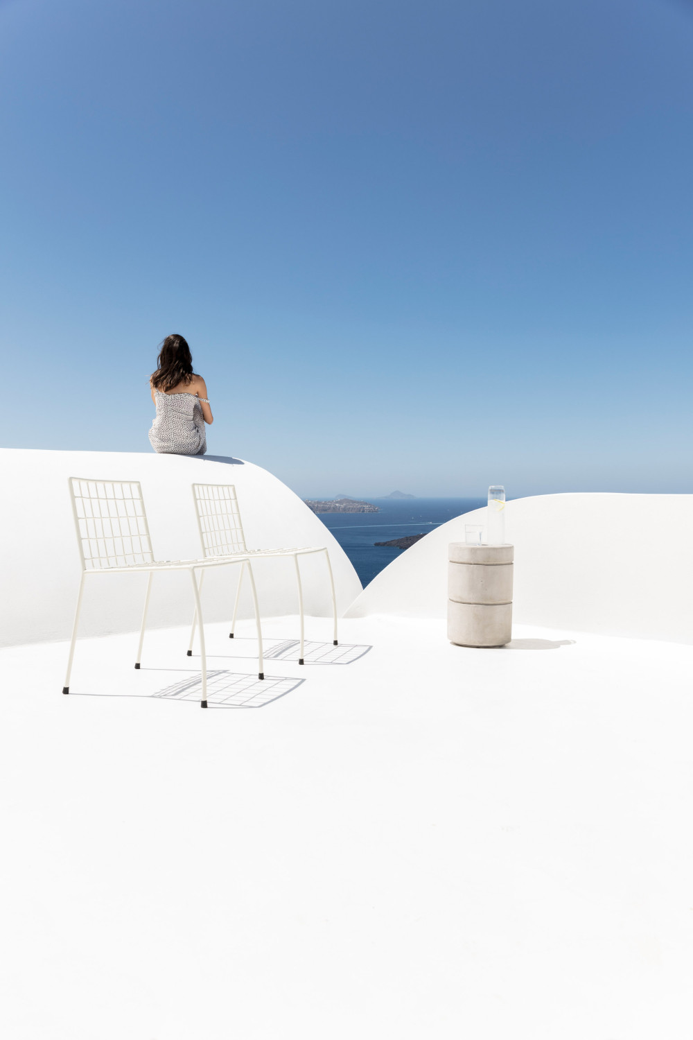 two_holiday_residences_fira_kapsimalis_architects_santorini_greece_dezeen_2364_col_19.jpg