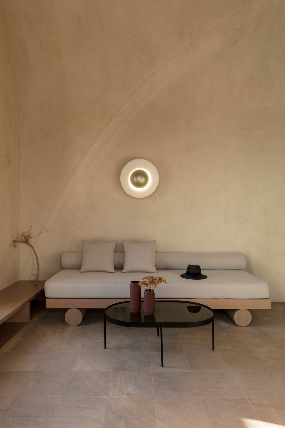 two_holiday_residences_fira_kapsimalis_architects_santorini_greece_dezeen_2364_col_25.jpg