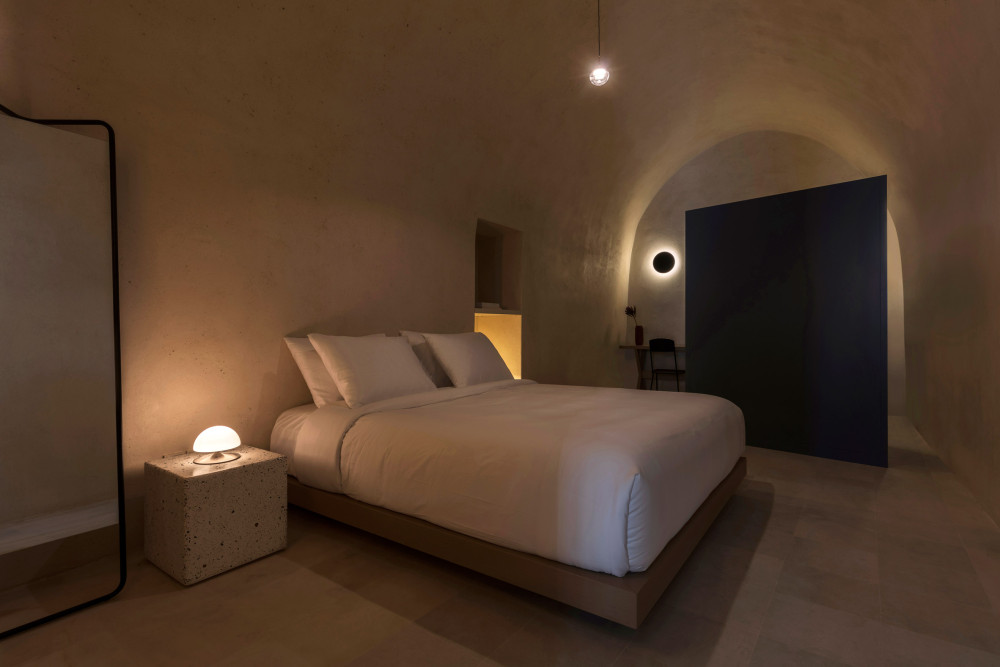 two_holiday_residences_fira_kapsimalis_architects_santorini_greece_dezeen_2364_col_27.jpg