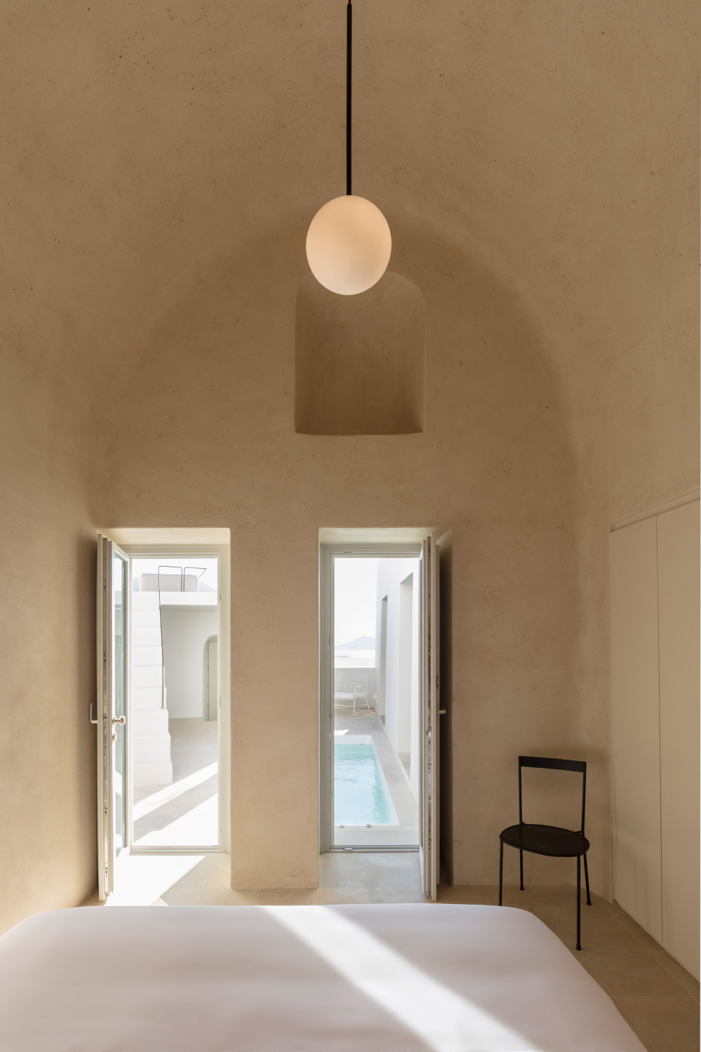 two_holiday_residences_fira_kapsimalis_architects_santorini_greece_dezeen_2364_col_28.jpg