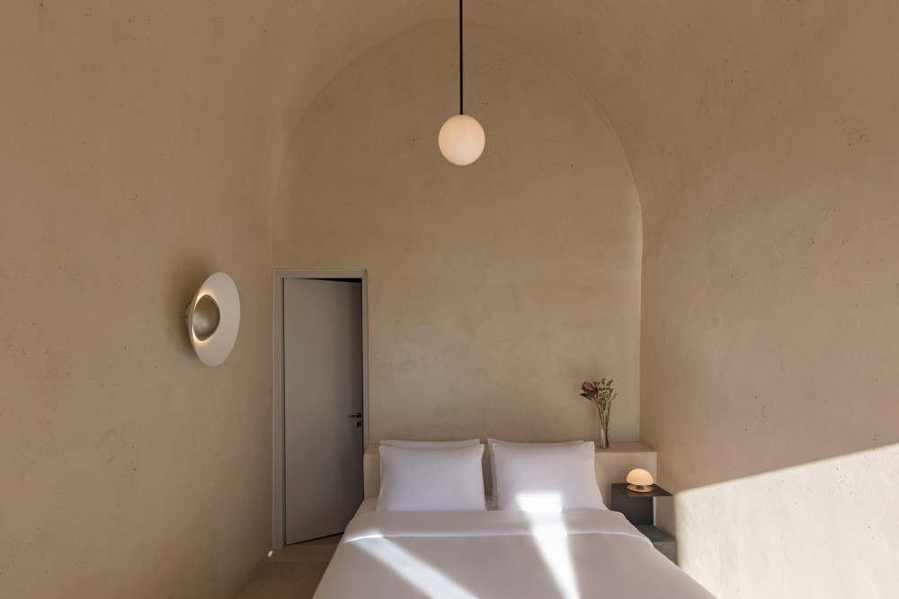 two_holiday_residences_fira_kapsimalis_architects_santorini_greece_dezeen_2364_col_29.jpg