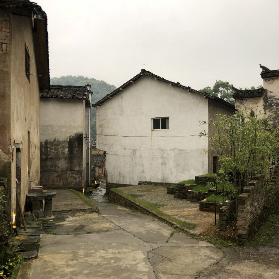 021-t-roof-nan-cafe-in-taoyuan-village-qimen-china-by-atelier-lai-960x960.jpg