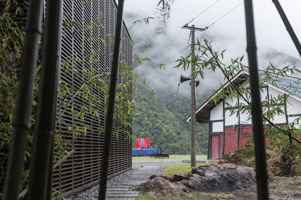 【餐厅】山间餐厅于酒吧_加微信：hahahaxue，回复“餐厅”免费获取400套《2020精选国内外餐厅空间图集》20.jpg