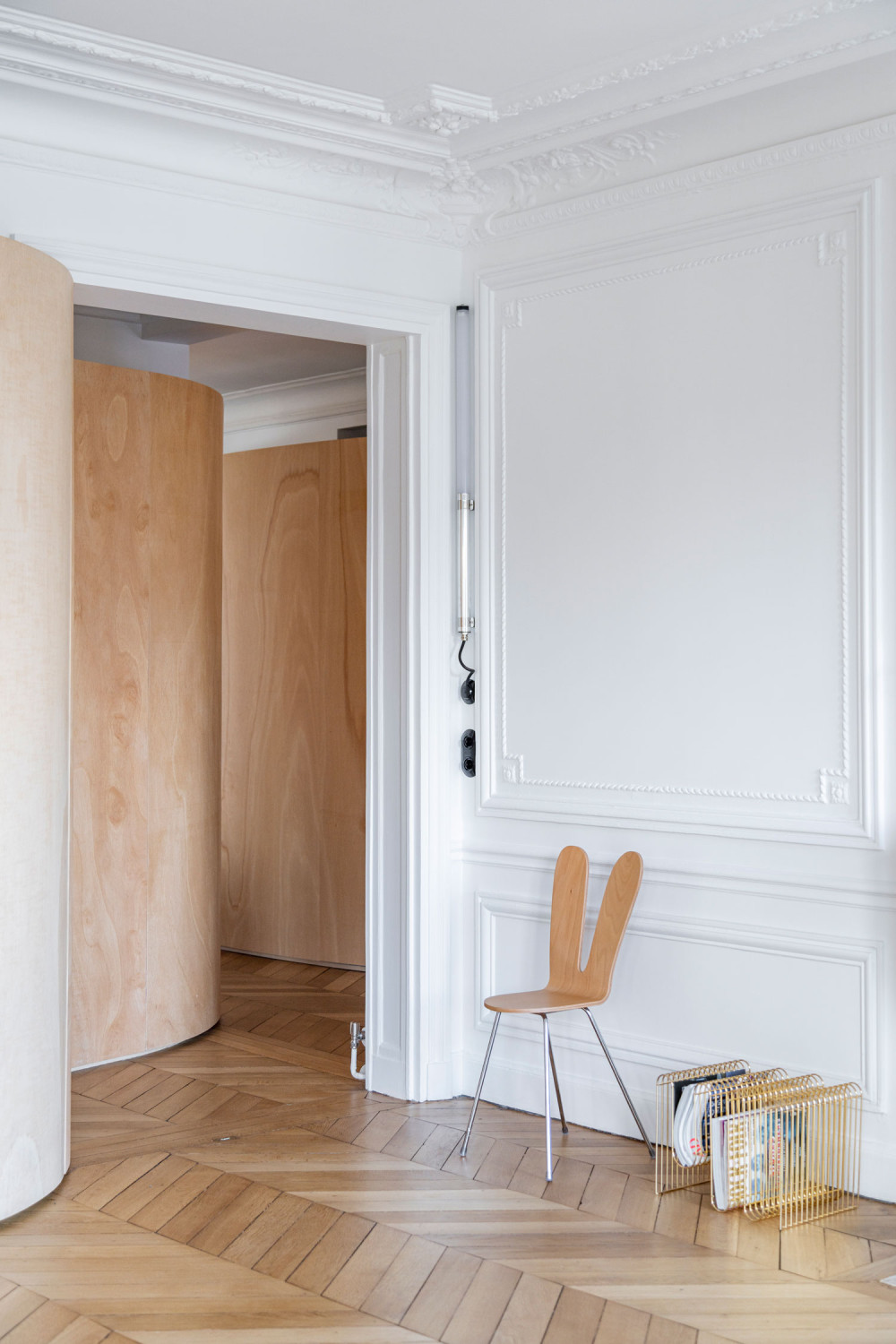 Wooden-Ribbon-Paris-Apartment-Renovation-Gabrielle-Toledano-Architects-1.jpg