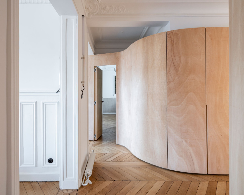 Wooden-Ribbon-Paris-Apartment-Renovation-Gabrielle-Toledano-Architects-15.jpg