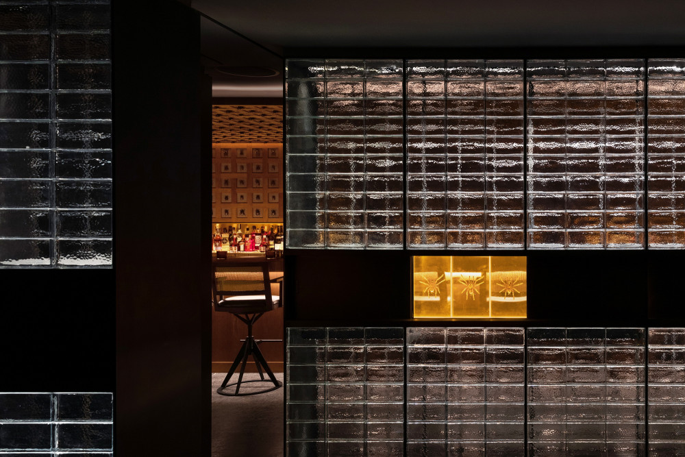向域设计（Atelier xy）设计 | 上海 J. boroski 酒吧_glass_brick_wall_door_opened.jpg