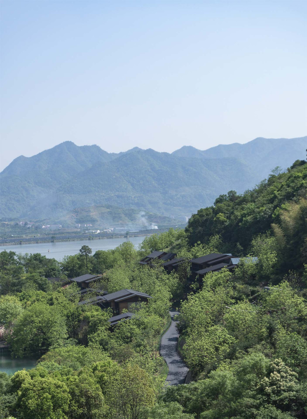 杭州富春开元芳草地乡村酒店（中国美术学院风景建筑设计研究总院）设计_隐于山林的客房1.jpg