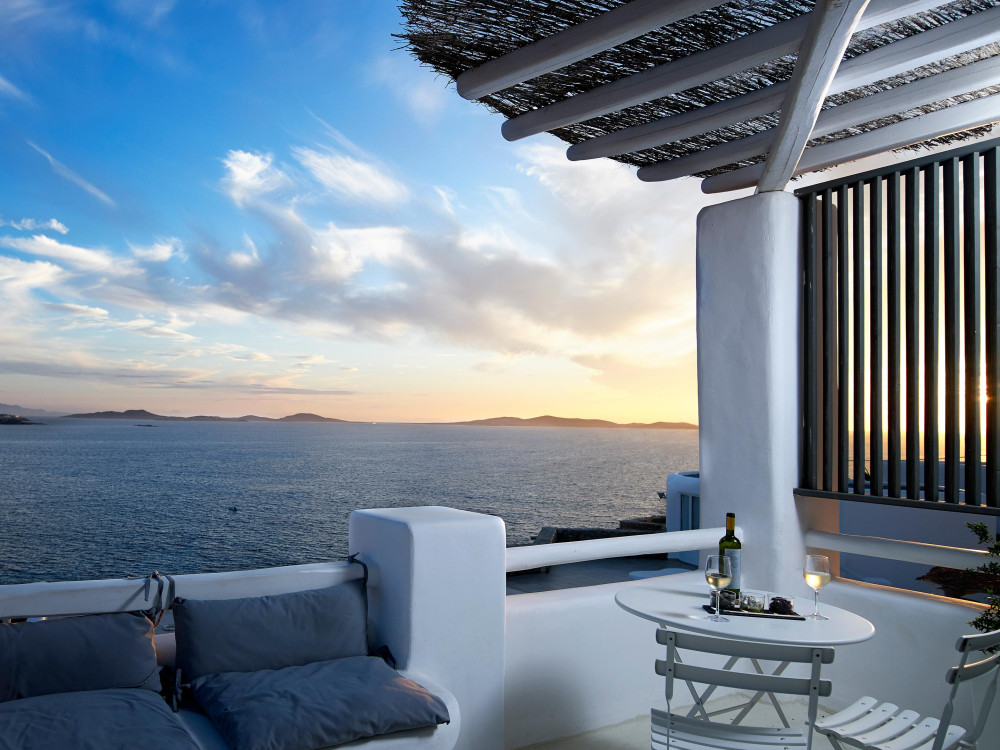 rocabella-mykonos-rocabella-suite-sea-view-outdoor-hot-tub-r-05.jpg