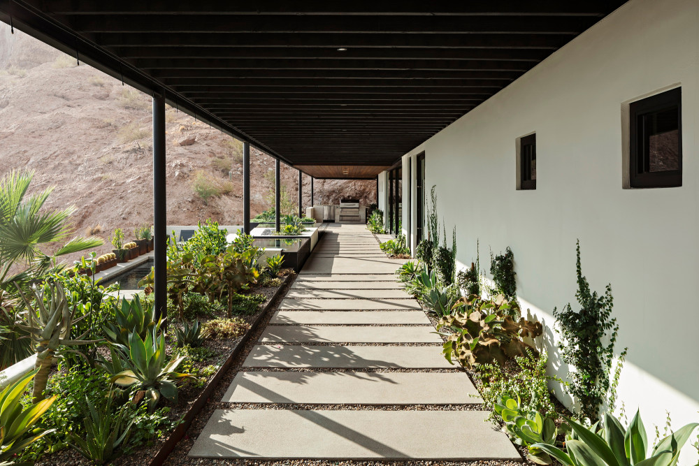 entry_walkway.jpg