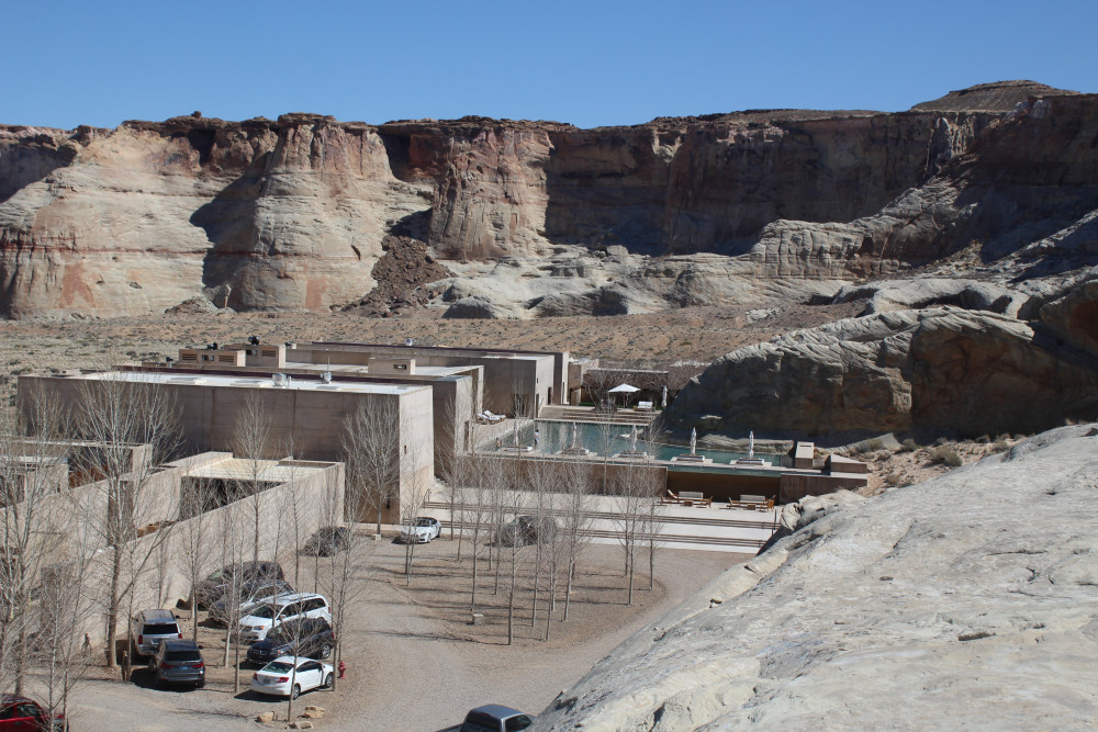 美国阿曼吉里(Amangiri)度假酒店_view-of-the-resort-from.jpg