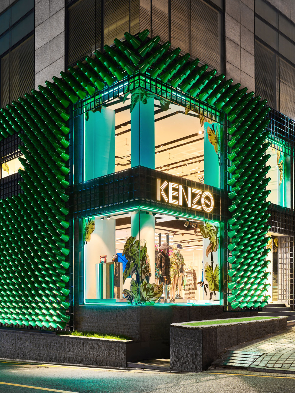 往期作品集/Rafael de Cárdenas_rafael-de-cardenas-kenzo-flagship-seoul-night-1.jpg