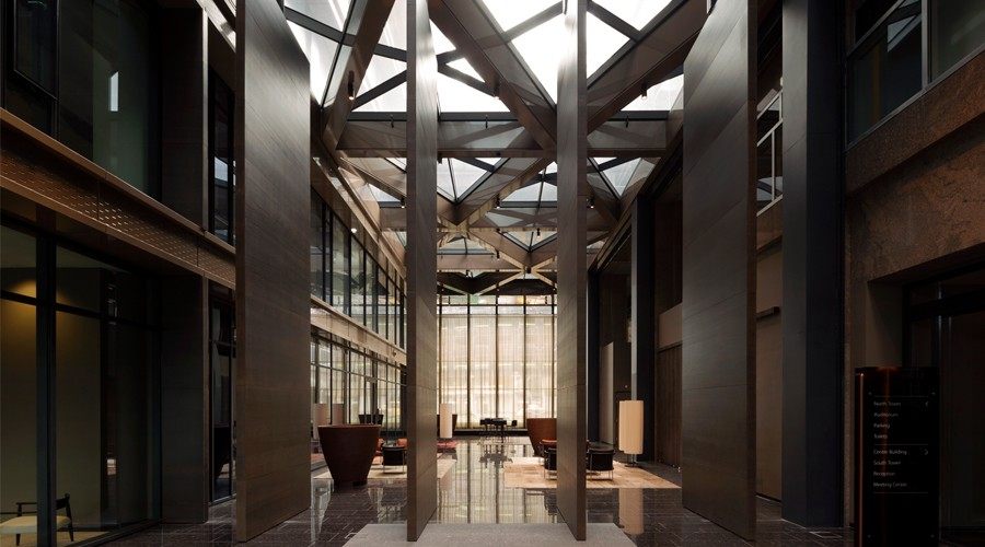 荷兰阿姆斯特丹的地标性建筑AtriumBuilding，四扇并列轴门，单扇高度7.56米，单扇重量500公斤.jpg