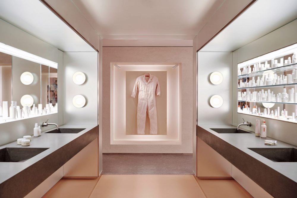 glossier-flagship-gachot-studios-manhattan-new-york_dezeen_2364_col_5-1704x1136.jpg