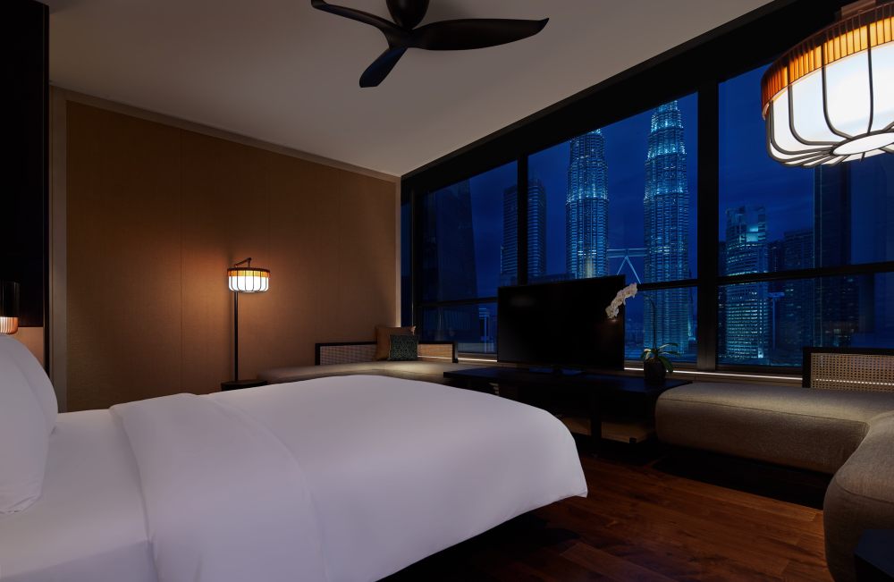 TheRuMaSuite-BedroomNight.jpg