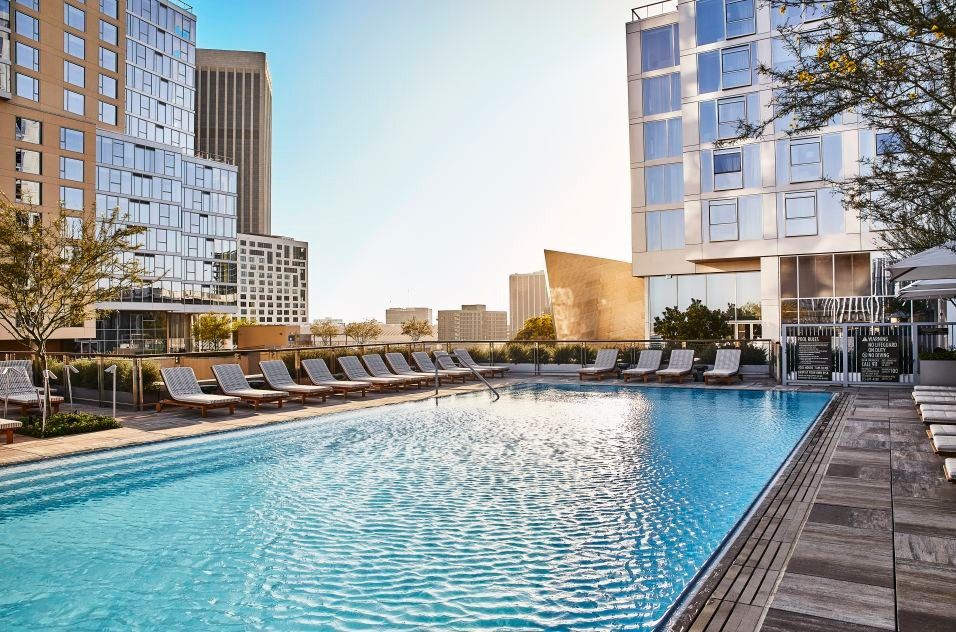 洛杉矶康莱德酒店 The Conrad Los Angeles hotel/Frank Gehry and Tara Bernerd_Conrad_Pool_052A1255_R3.jpg