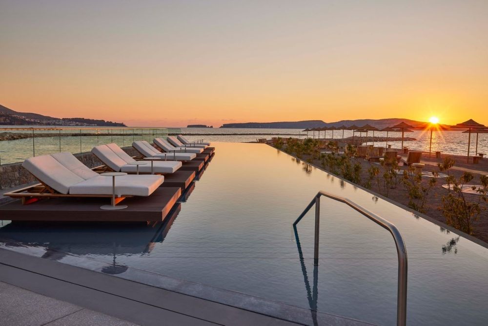 纳瓦里诺海岸 W 酒店/ W Costa Navarino_wh-klxwh-between-pool-sunset42405-77500_Classic-Hor.jpg