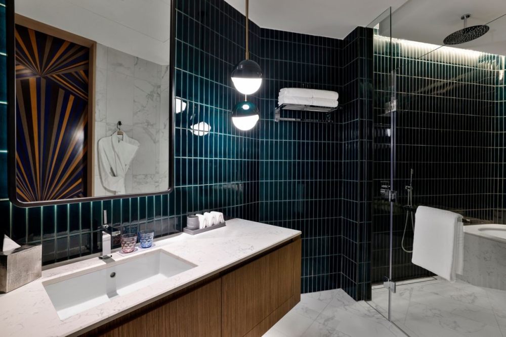 迪拜 W 酒店 – 米娜·塞亚希/W DUBAI – MINA SEYAHI_wh-dxbmw-guestroom-twin-bathroom--75337_Classic-Hor.jpg