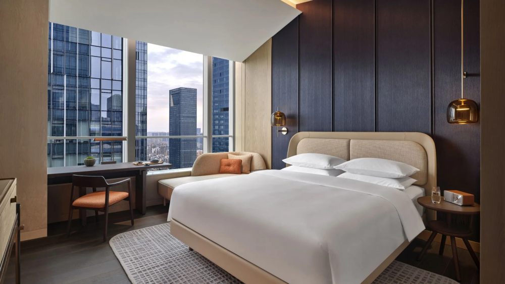 南京河西安达仕酒店 Andaz Nanjing Hexi_NKGAZ-P0009-King-Bed-Guestroom.16x9.jpg