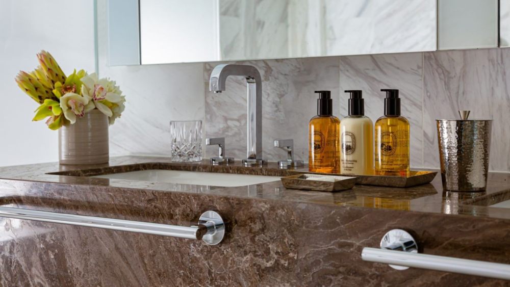 巴库丽思卡尔顿酒店 The Ritz-Carlton, Baku_rz-gydrz-bathroom-amenities-29957_Wide-Hor.jpg