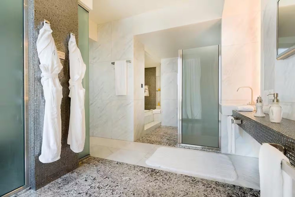 利雅得文华东方酒店 Mandarin Oriental Al Faisaliah, Riyadh_riyadh-south-wing-landmark-suite-bathroom_hei=1000