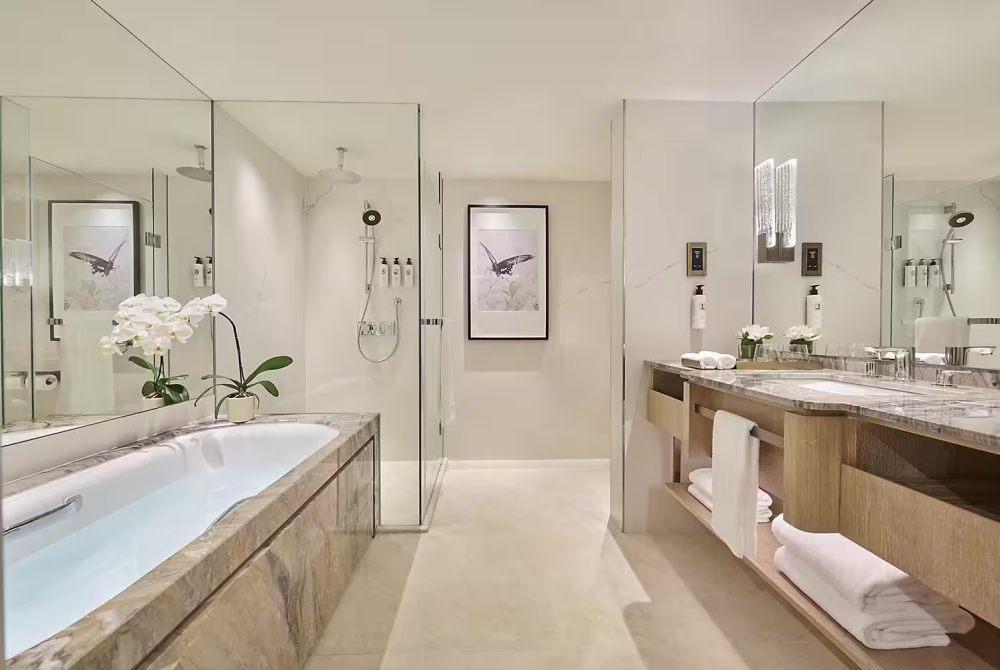 新加坡文华东方酒店 Mandarin Oriental Singapore_singapore-official-photo-deluxe-room-king-with-balcony-bathroom_hei=1000