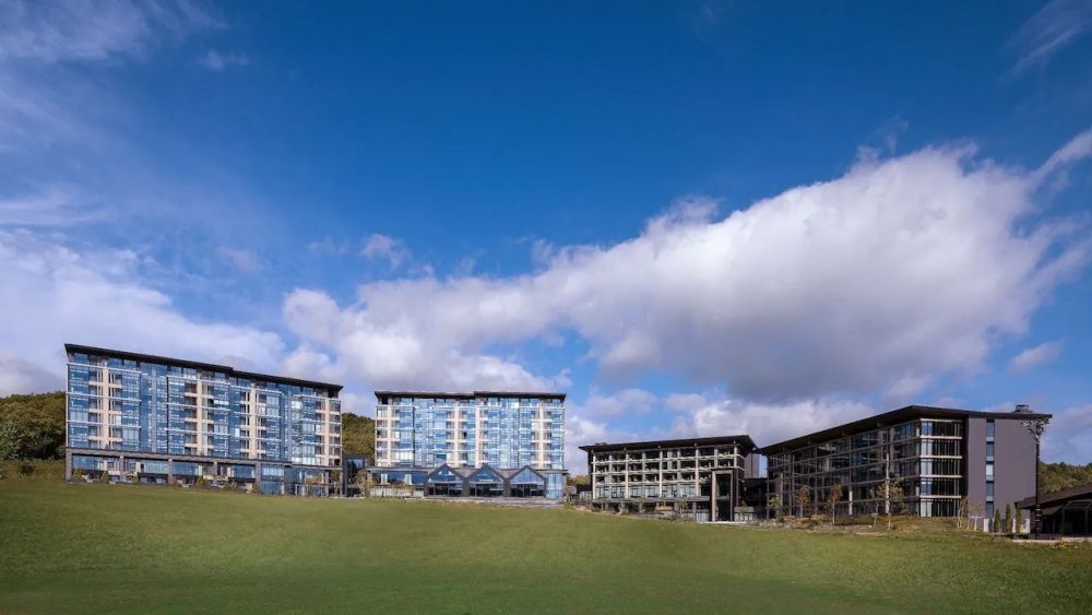 北海道新雪谷柏悦酒店 Park Hyatt Niseko Hanazono_CTSPH-P0276-Hotel-Exterior-Sky-View.16x9.webp.jpg