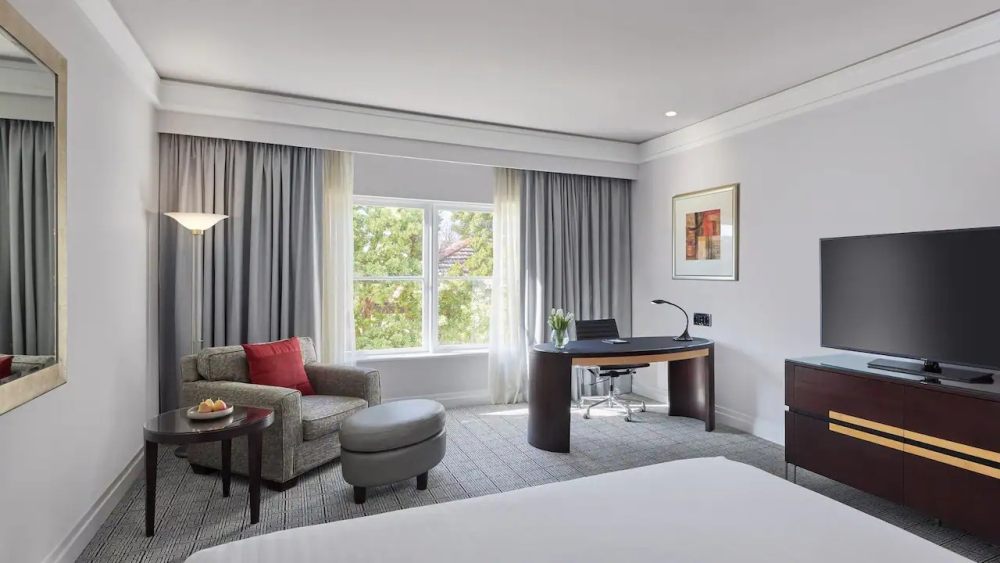 堪培拉柏悦酒店 Hyatt Hotel Canberra_CANBE-P0038-Standard-King-Outward-Looking.16x9.webp.jpg