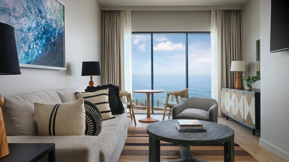 阿丽拉马雷亚海滩度假村 Alila Marea Beach Resort Encinitas_SANEN-P0010-One-Bedroom-Suite-Living-Room.16x9.webp.jpg