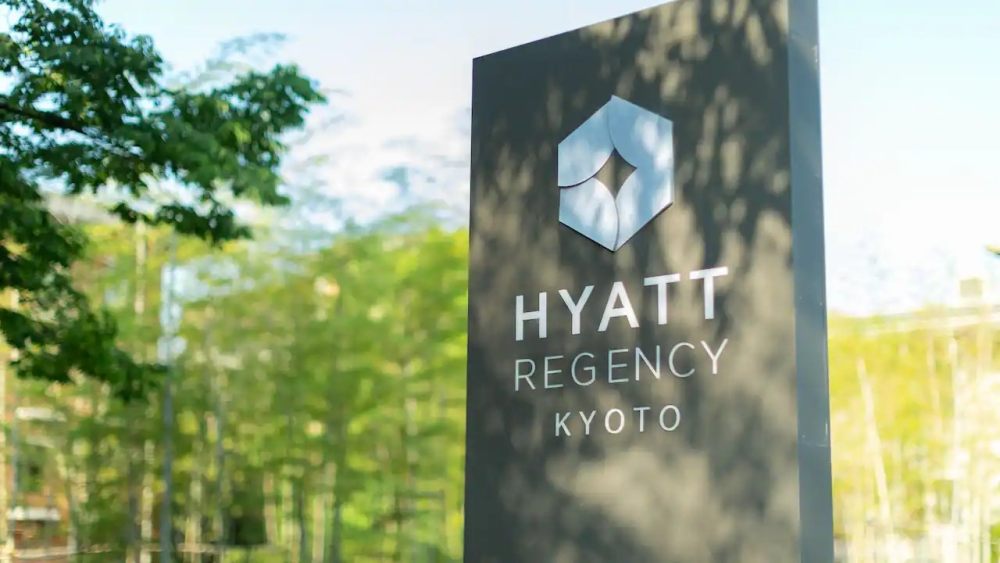 京都凯悦酒店  Hyatt Regency Kyoto_KYOTO-P2348-Hotel-Sign-Outdoor.16x9.webp.jpg