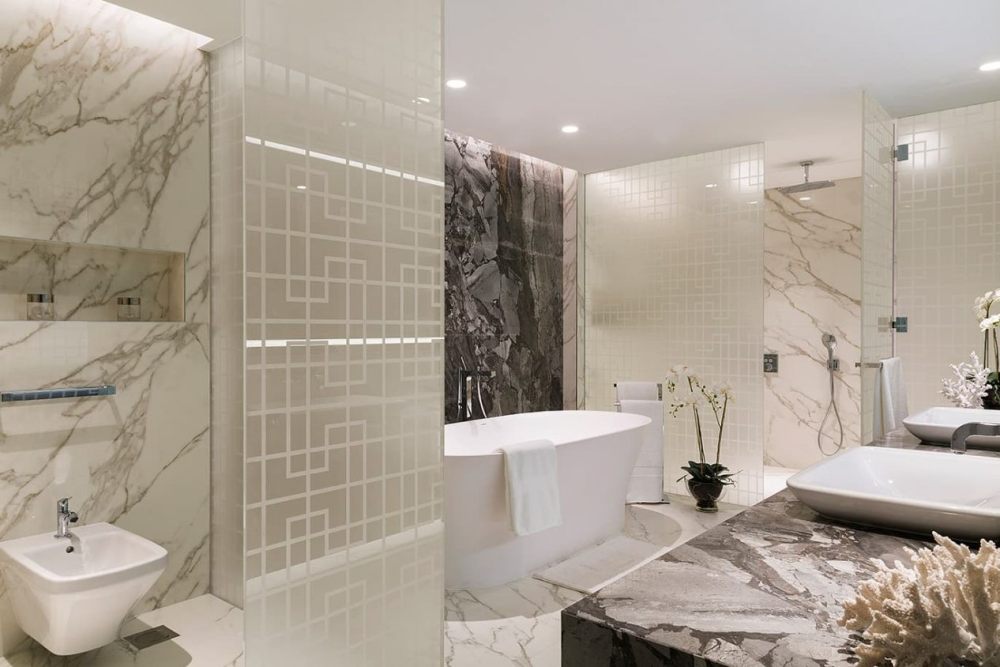 迪拜W酒店公寓 W Residences Dubai_bathroom-interior-of-a-luxury-waterfront-penthouse-1266x844-c-default.jpg