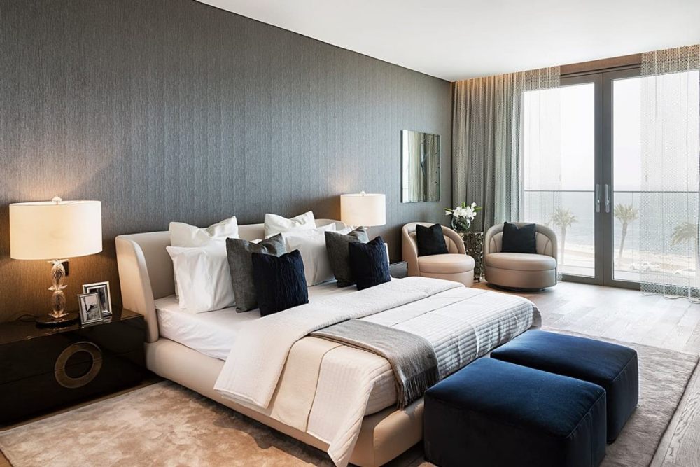 迪拜W酒店公寓 W Residences Dubai_bedroom-interior-of-a-luxury-waterfront-penthouse-Dubai-1266x844-c-default.jpg