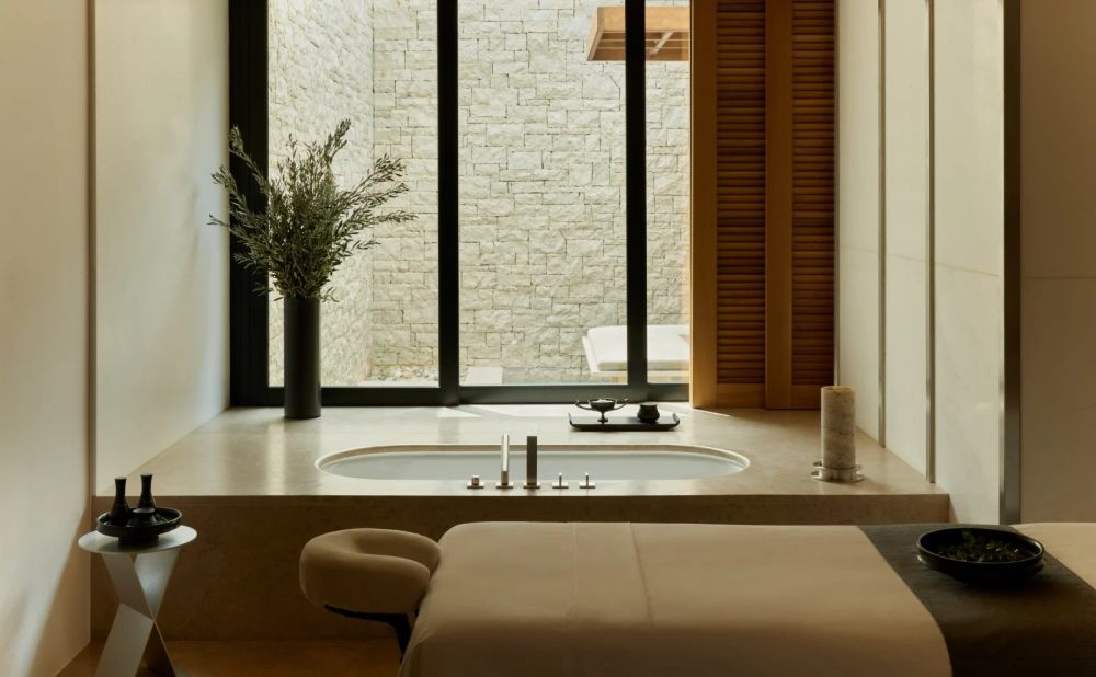 Edward Tuttle-希腊安缦卓熠 Amanzoe_amanzoe_greece_-_spa_treatment_room.webp.jpg