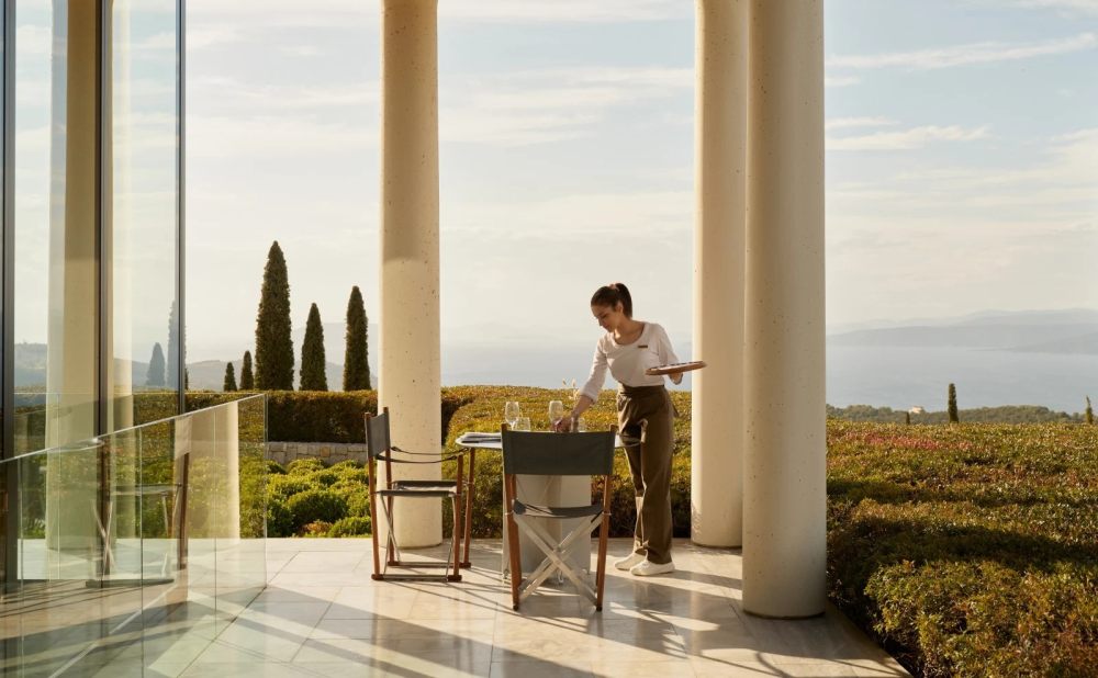 Edward Tuttle-希腊安缦卓熠 Amanzoe_amanzoe-main-restaurant-3585.webp.jpg