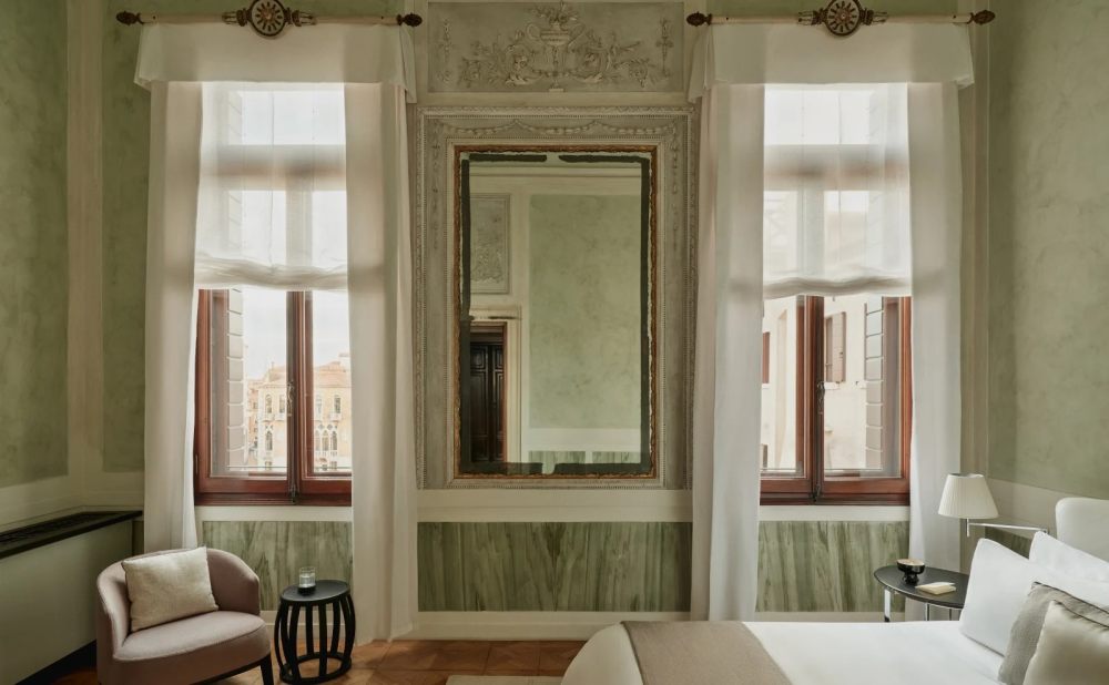 Jean-Michel Gathy -安缦威尼斯  Aman Venice_aman-venice-accommodation-coccinas-apartment-palazzo-stanza-bedroom.webp.jpg