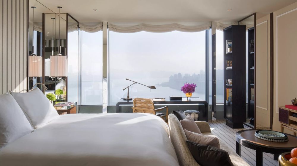 KPF-香港九龙瑰丽酒店 Rosewood Hong Kong_RWHKG_Studio Residence Bedroom Daylight-low res-1_WIDE-LARGE-16-9.webp.jpg
