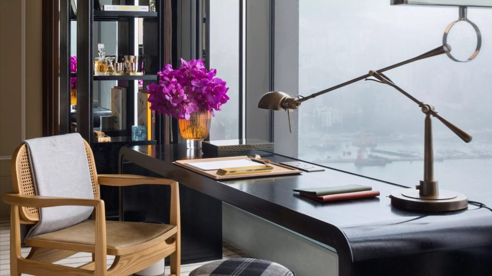 KPF-香港九龙瑰丽酒店 Rosewood Hong Kong_rwhkg-studio-residence-desk-daylight-low-res_WIDE-LARGE-16-9.webp.jpg