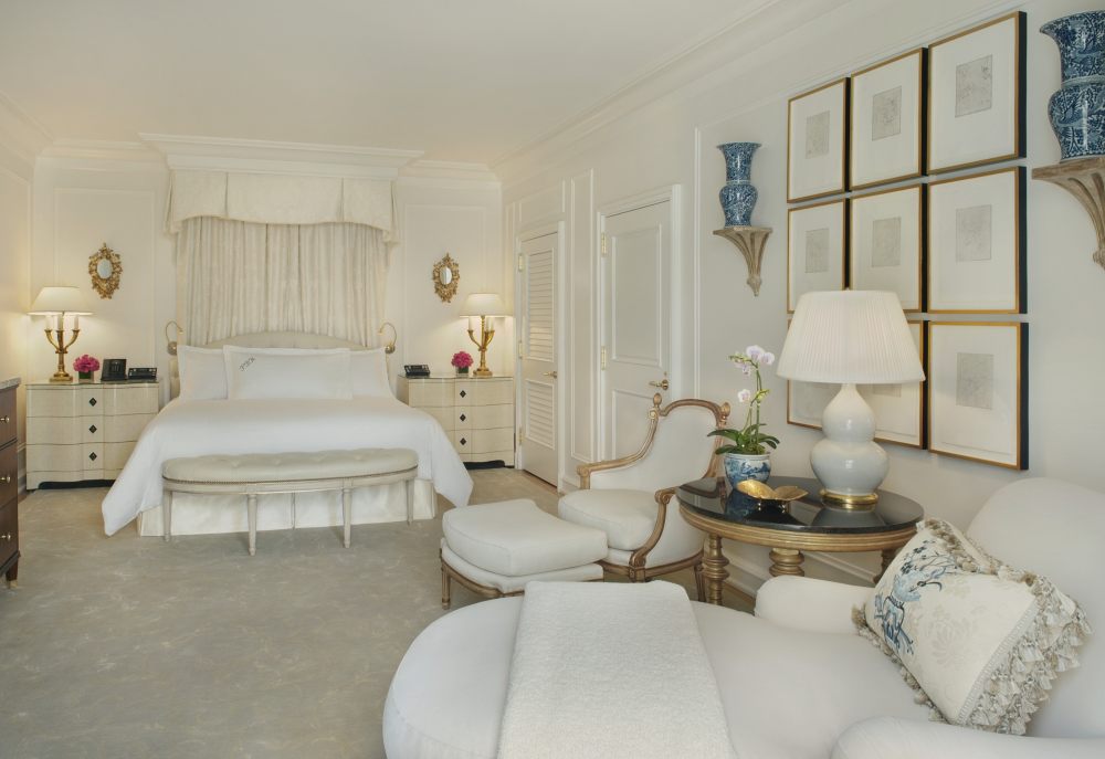 比华利山半岛酒店  Beverly Hills Peninsula_10-the-royal-patio-suite-white-suite-master-bedroom.jpg