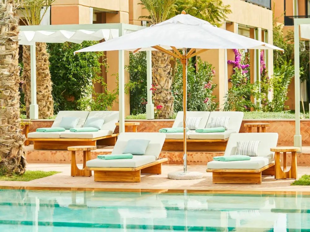 马拉喀什柏悦酒店 Park Hyatt Marrakech_MARPH-P0159-Main-Pool-Atlas-Lounge-Chair.4x3.webp.jpg