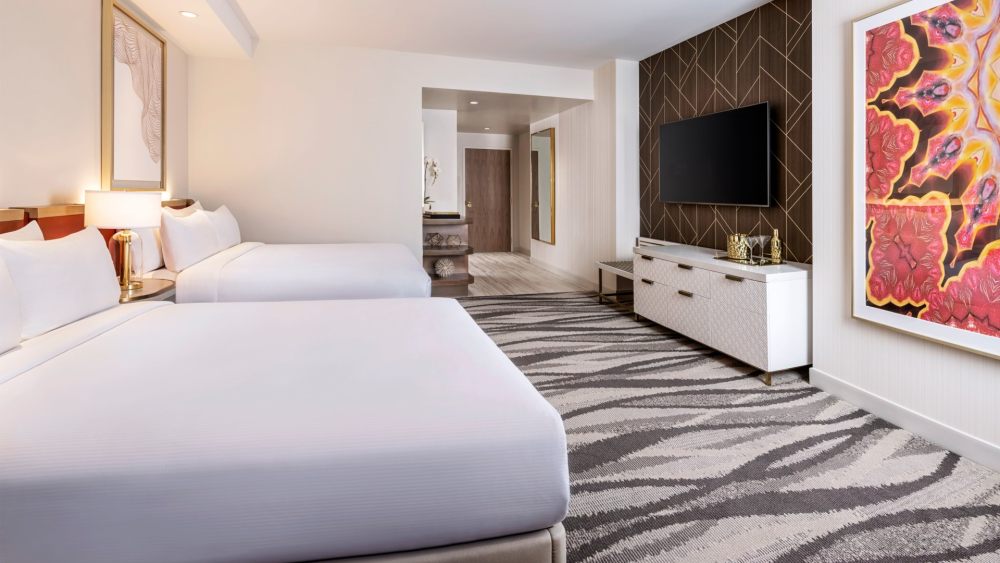 拉斯维加斯康莱德酒店 Conrad Las Vegas at Resorts World_LASCD_Premium_Room___Two_Queen_Beds_.webp1.jpg