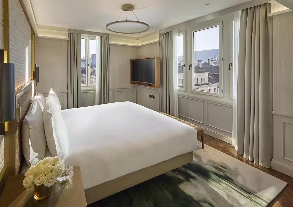 苏黎世萨沃伊文华东方酒店 Mandarin Oriental Savoy_zurich-suites-baursuite-bedroom_hei=1000