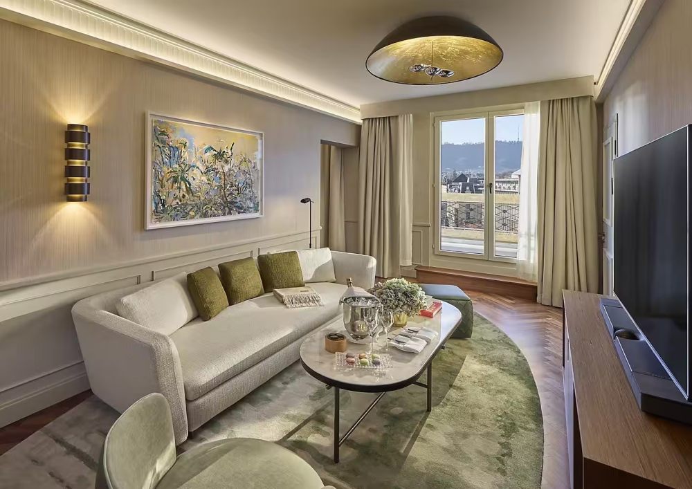 苏黎世萨沃伊文华东方酒店 Mandarin Oriental Savoy_zurich-suites-baursuite-livingroom_hei=1000