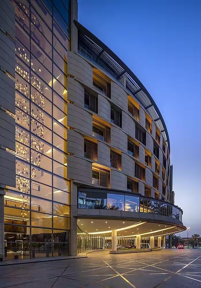 利雅得费萨利亚文华东方酒店 Mandarin Oriental Al Faisaliah_riyadh-exterior-sideview-entrance_hei=1000