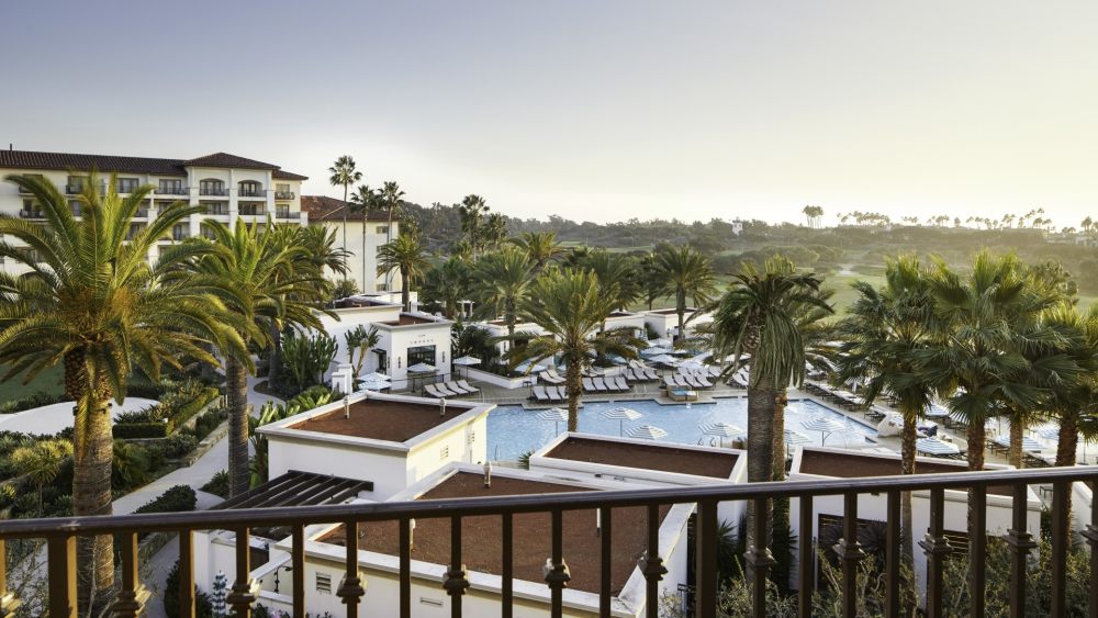 华尔道夫君主海滩度假村 Waldorf Astoria Monarch Beach Resort_SNAMO_PoolViewQueen322View-Q2RS.webp.jpg