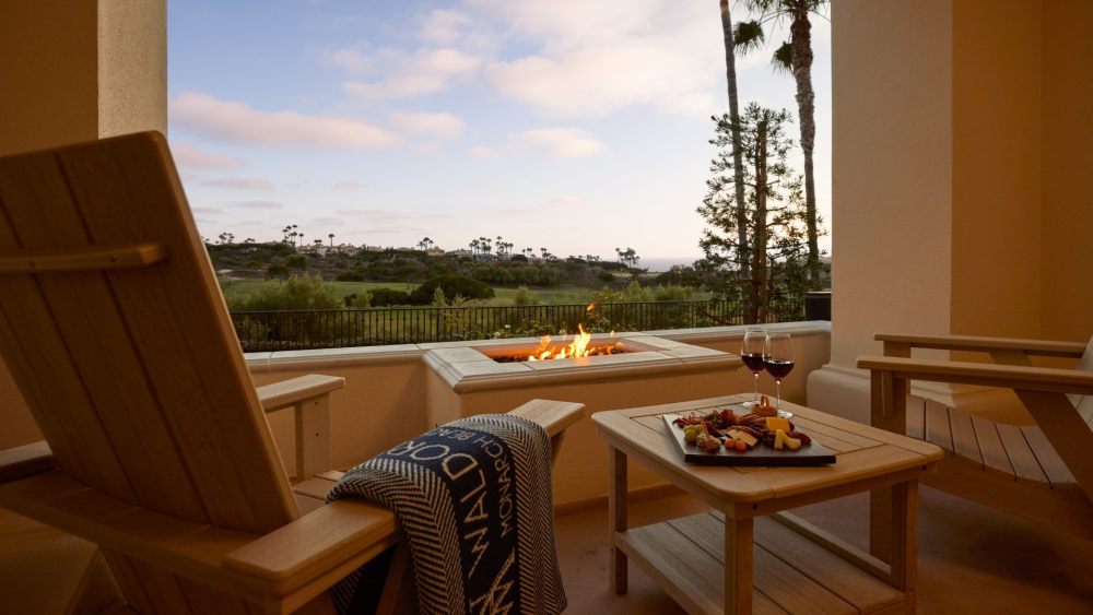 华尔道夫君主海滩度假村 Waldorf Astoria Monarch Beach Resort_Fireside_Terrace.webp.jpg