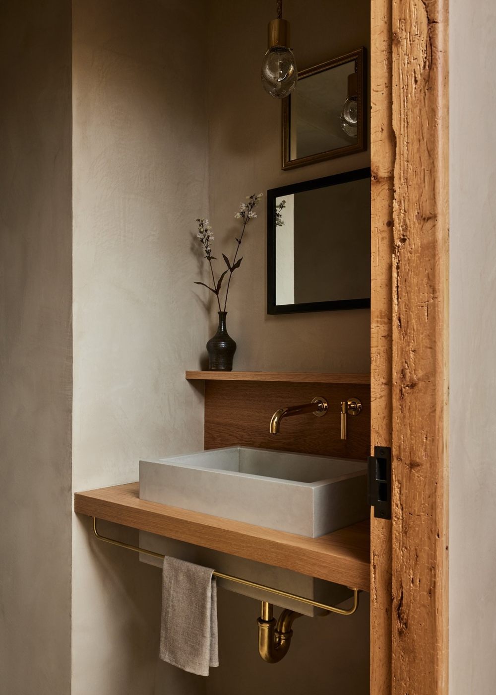 Urisno Interiors_Entertainment Barn_33.jpg