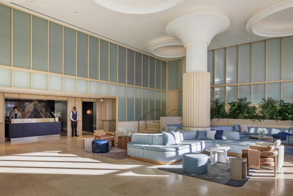 lobby,reception,sofa,pouf,banquette,glass.jpg